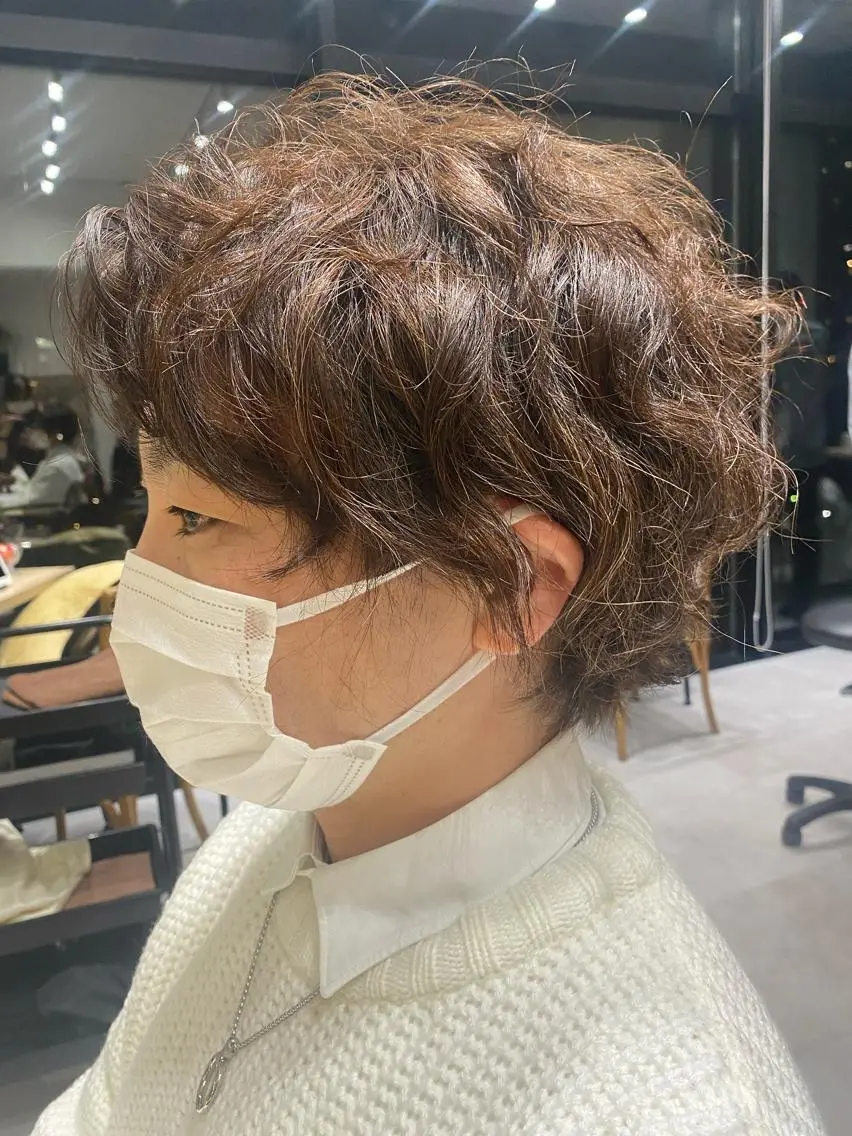 ミディアム パーマ メンズ カット パーマ トリートメント 似合う髪型が 分からない方へのヘアスタイル