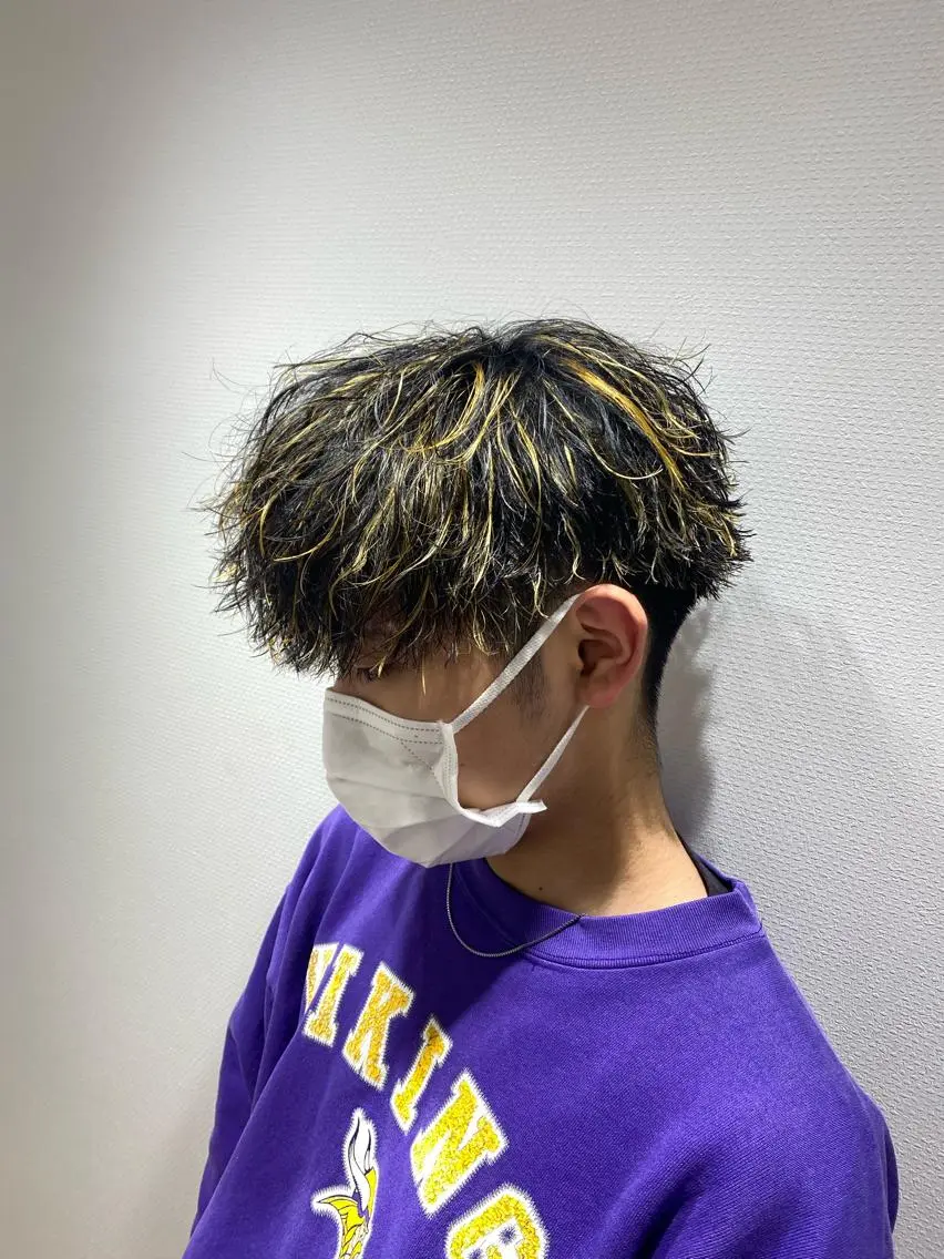 ミディアム カラー パーマ メンズ メンズメッシュ メッシュ 渋谷【メンズ職人】 ツイスパ・メッシュのヘアスタイル