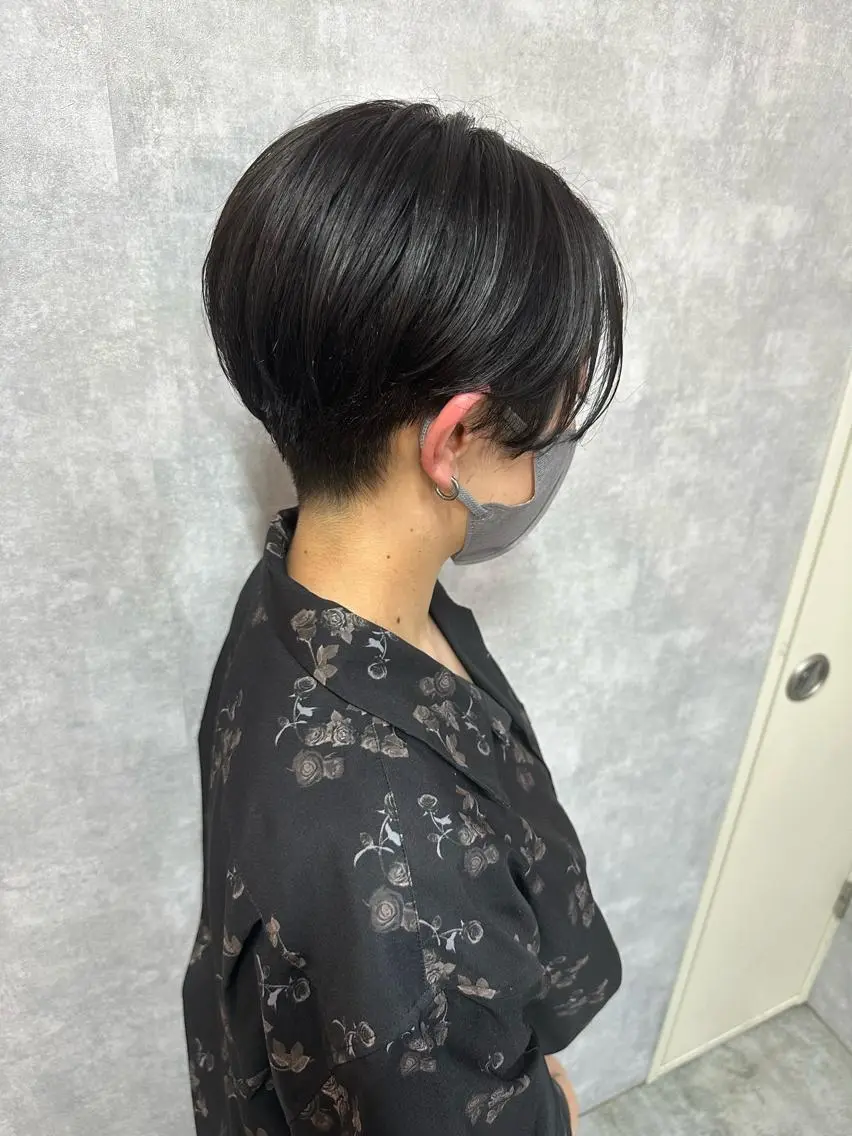 ショート 切りっぱなしボブ ショートボブ ハンサムショート 丸みショート アッシュ モテ髪/ボブ/ショー ト/アダチフウトのヘアスタイル