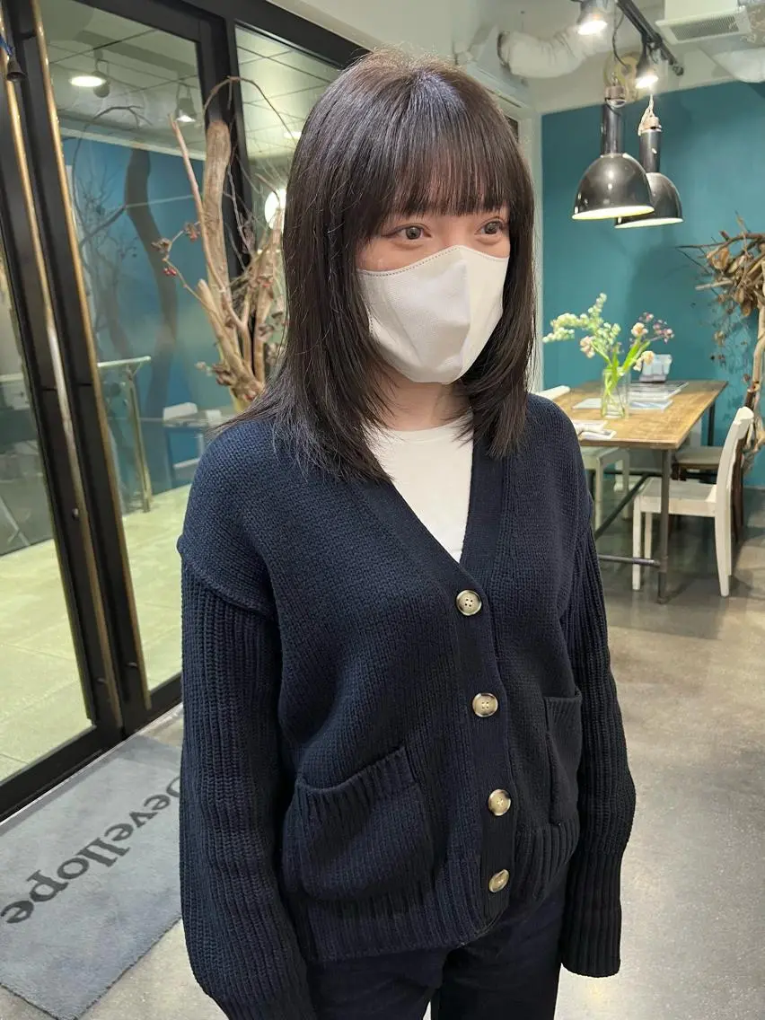 ミディアム カラー ミディアムレイヤー グレージュ イルミナカラー 顔まわりレイヤー レイヤーカット カット ヘアカラー 千葉 郁也のヘアスタイル