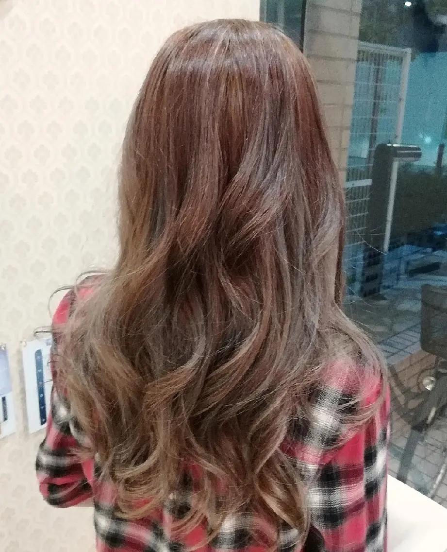 ロング カラー グレージュ ハイライトカラー ハイライト ヘアカラー トリートメント sato shoheiのヘアスタイル