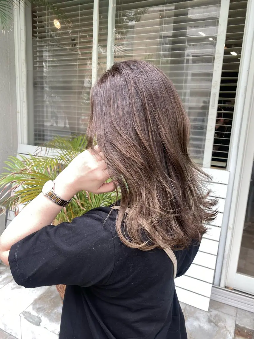 カラー 西元 亜由美のヘアスタイル