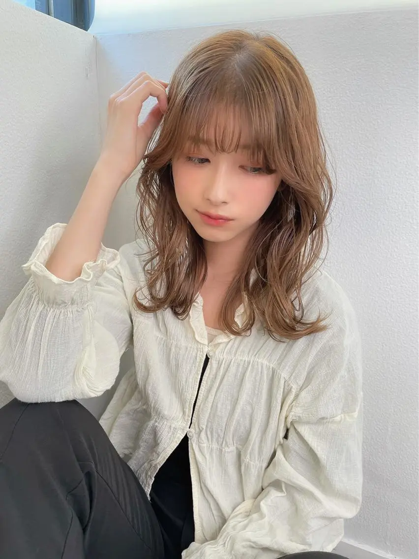 ミディアム カラー 🫧艶ダブルカラー ブリーチ🫧トモヤのヘアスタイル