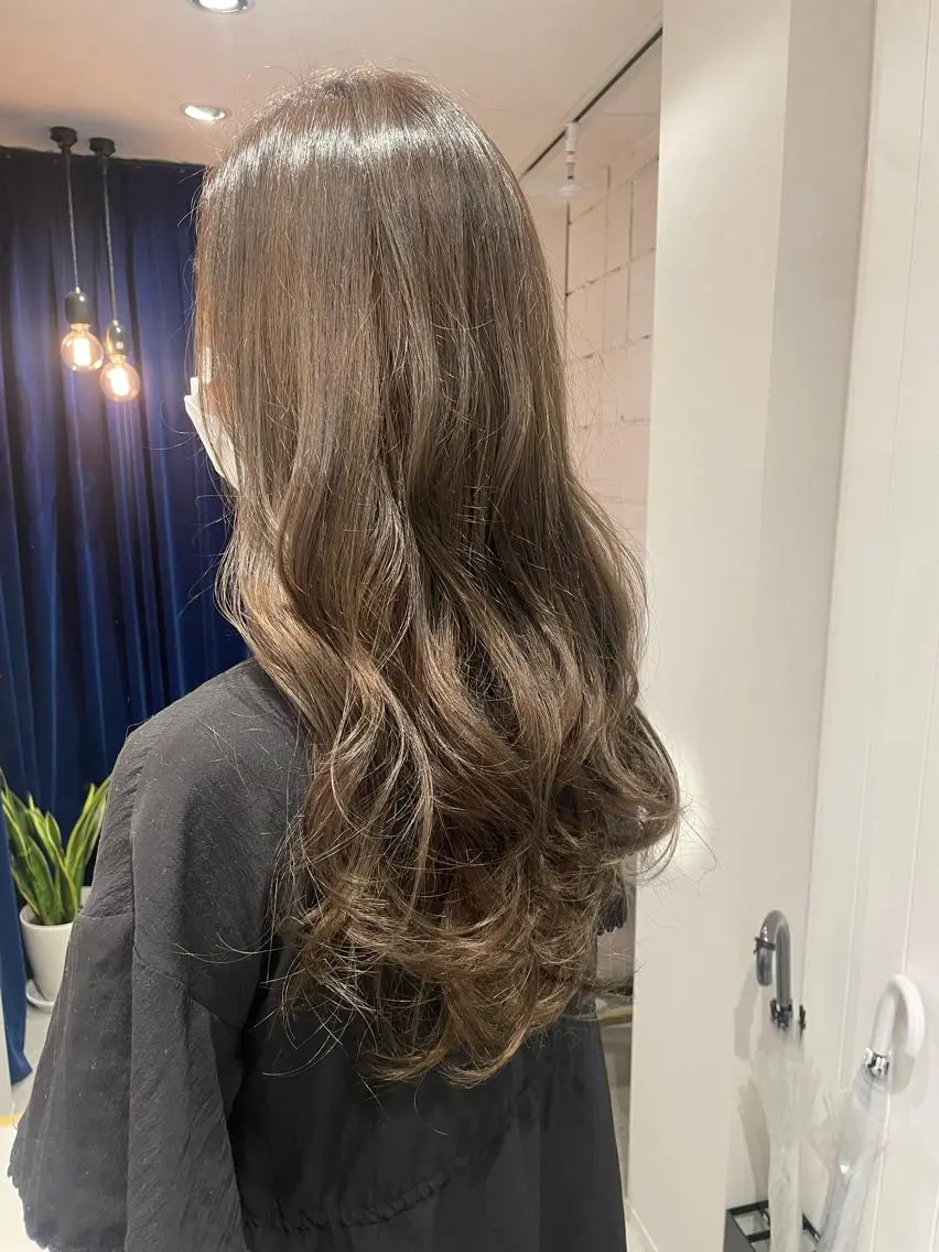 ロング カラー グレージュ オリーブグレージュ オリーブグレー レイヤー♡ 石川優奈のヘアスタイル