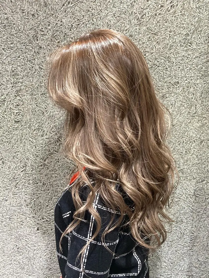 ロング カラー ハイライトカラー イルミナカラー スターダスト ハイライト 浅野 順一のヘアスタイル