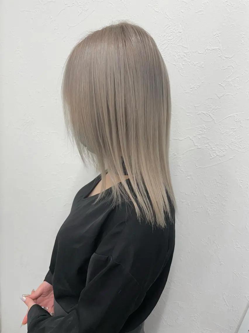 セミロング カラー ブリーチ ブロンド ホワイトブロンド ヘアカラー 🤍2nd🤍田所 美希のヘアスタイル