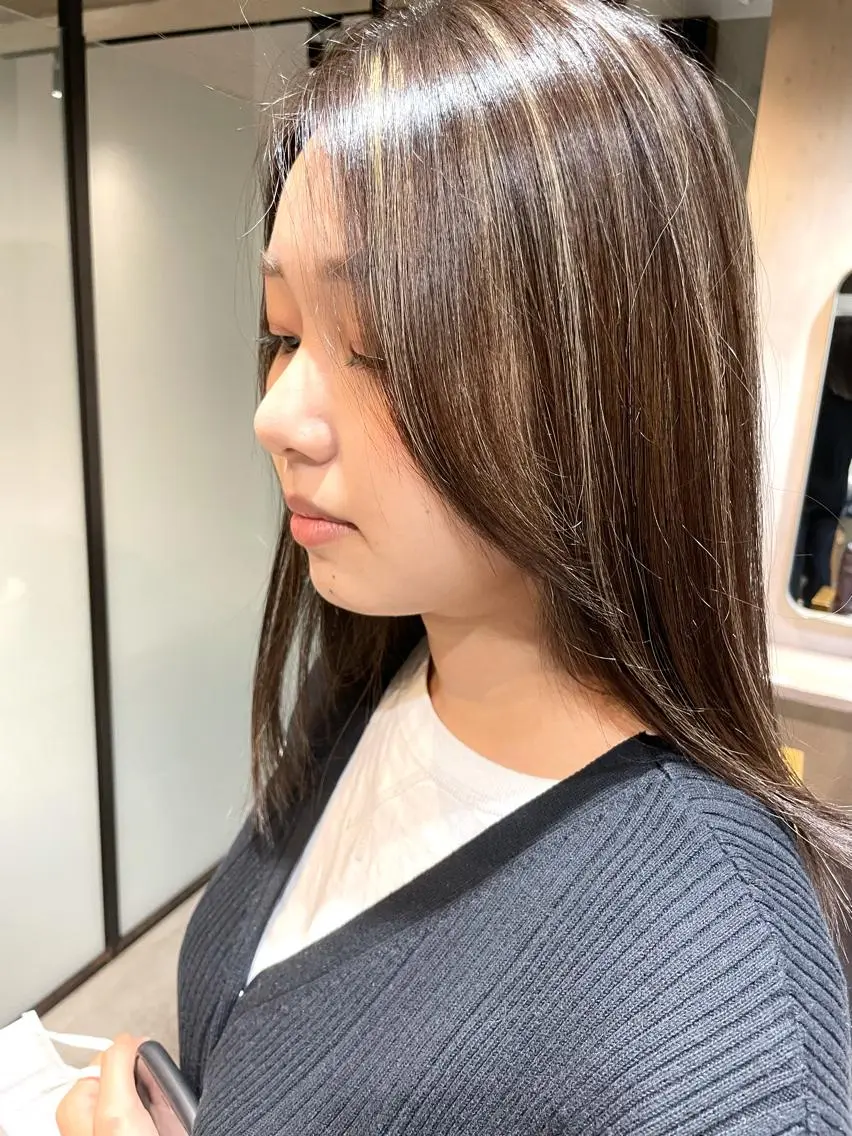 ミディアム カラー ヘアカラー ハイライトが 得意なニキです😊のヘアスタイル