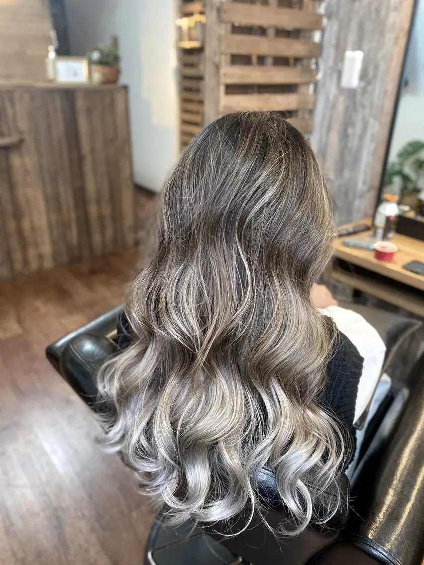 ロング カラー ヘアアレンジ ブリーチ カット ヘアカラー トリートメント Luzir⭐︎ GEN⭐︎のヘアスタイル