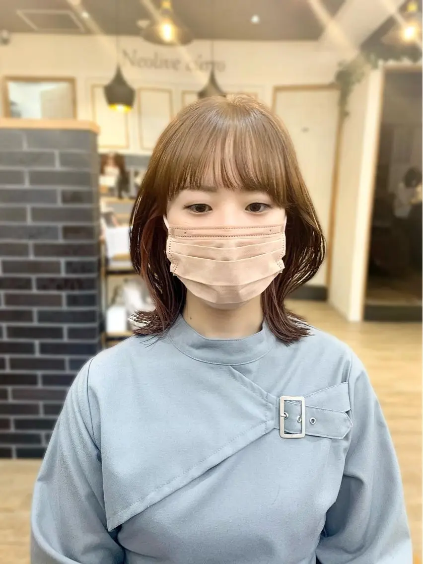 ミディアム カラー パーマ ヘアアレンジ メンズ キッズ ネイル マツエク・マツパ アイブロウ カット ヘアカラー 縮毛矯正 レイヤーカット／ 巻ける縮毛矯正のヘアスタイル