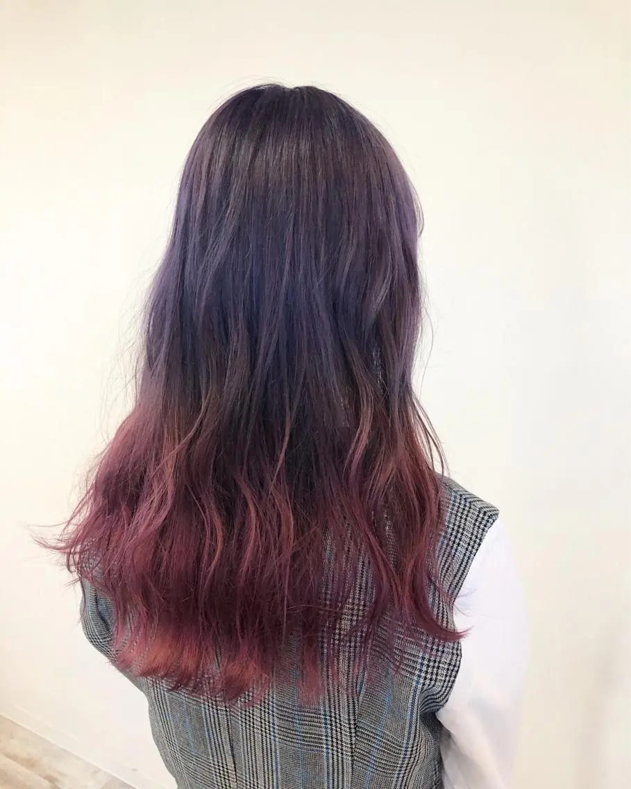 ロング カラー グラデーションカラー ピンクカラー バイオレットカラー 白井 つづりのヘアスタイル