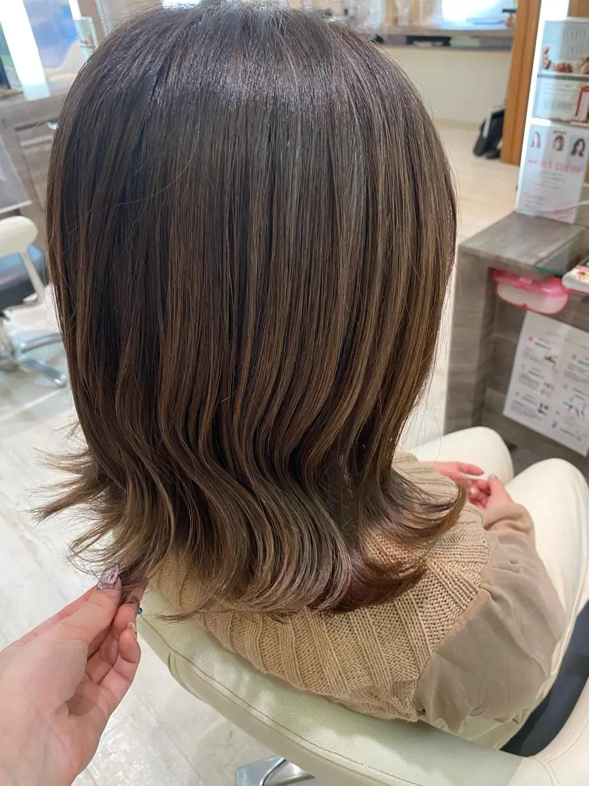 ミディアム カラー ハイライトカラー ハイライト 小顔レイヤー/ ベージュ🤍Rieのヘアスタイル