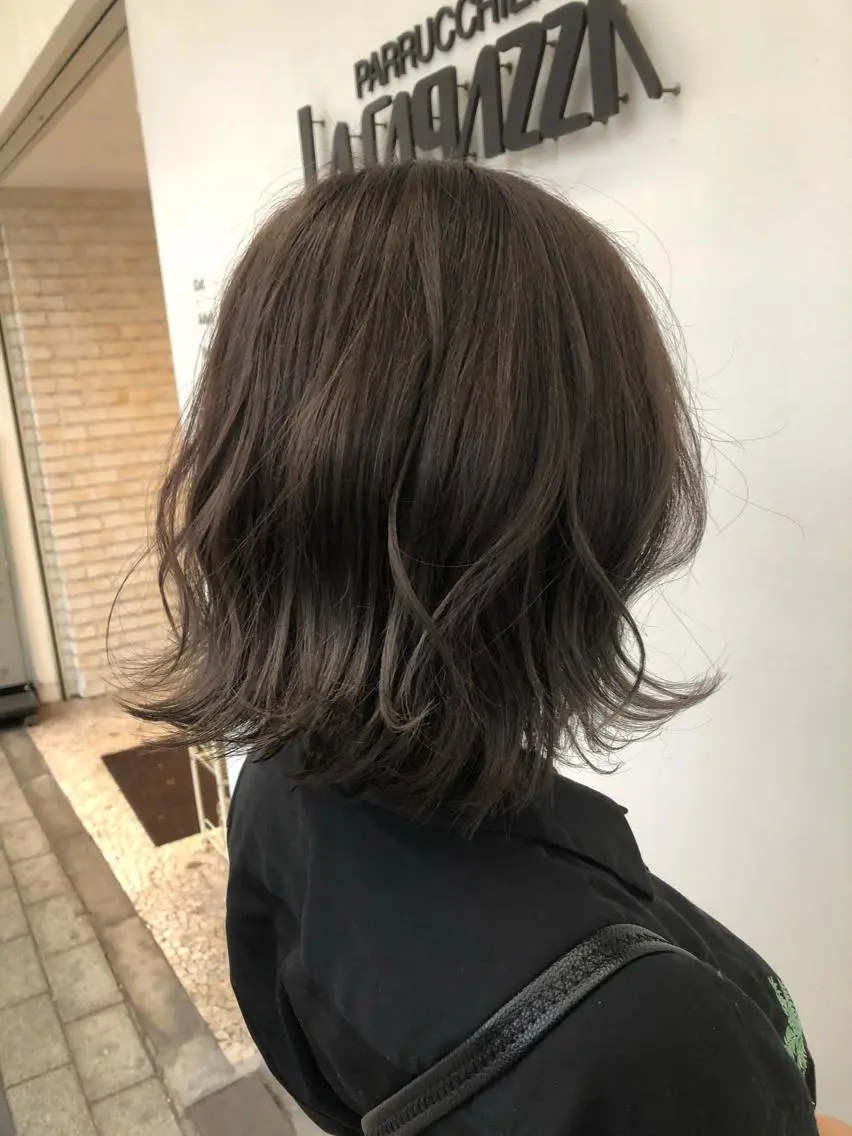 ショート カラー ブリーチ 透明感カラー 外ハネヘア 東條 克義のヘアスタイル