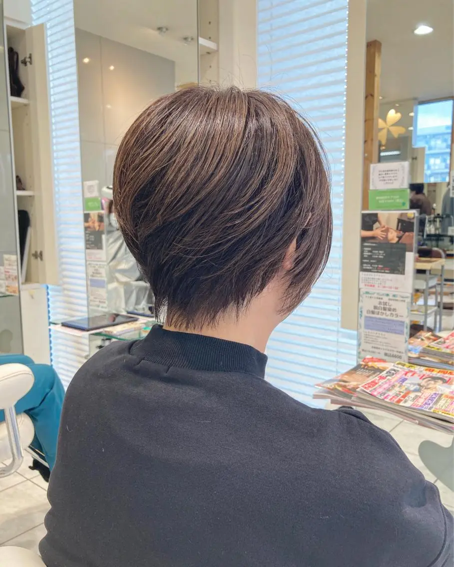 ショート ハイライト レイヤーカット 畔上 尚也のヘアスタイル