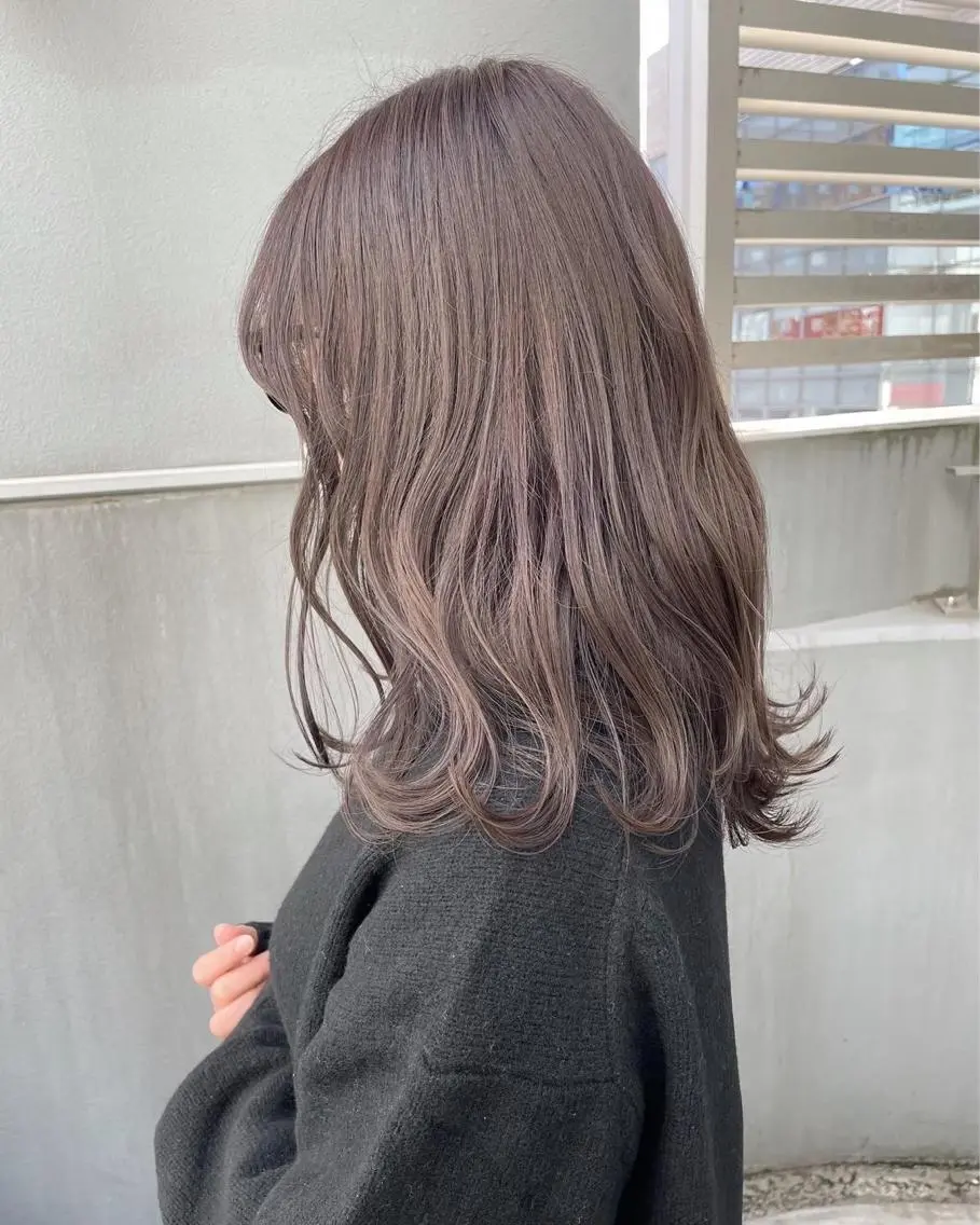 セミロング カラー ベージュカラー ピンクカラー ピンクベージュ 中村 彩乃のヘアスタイル
