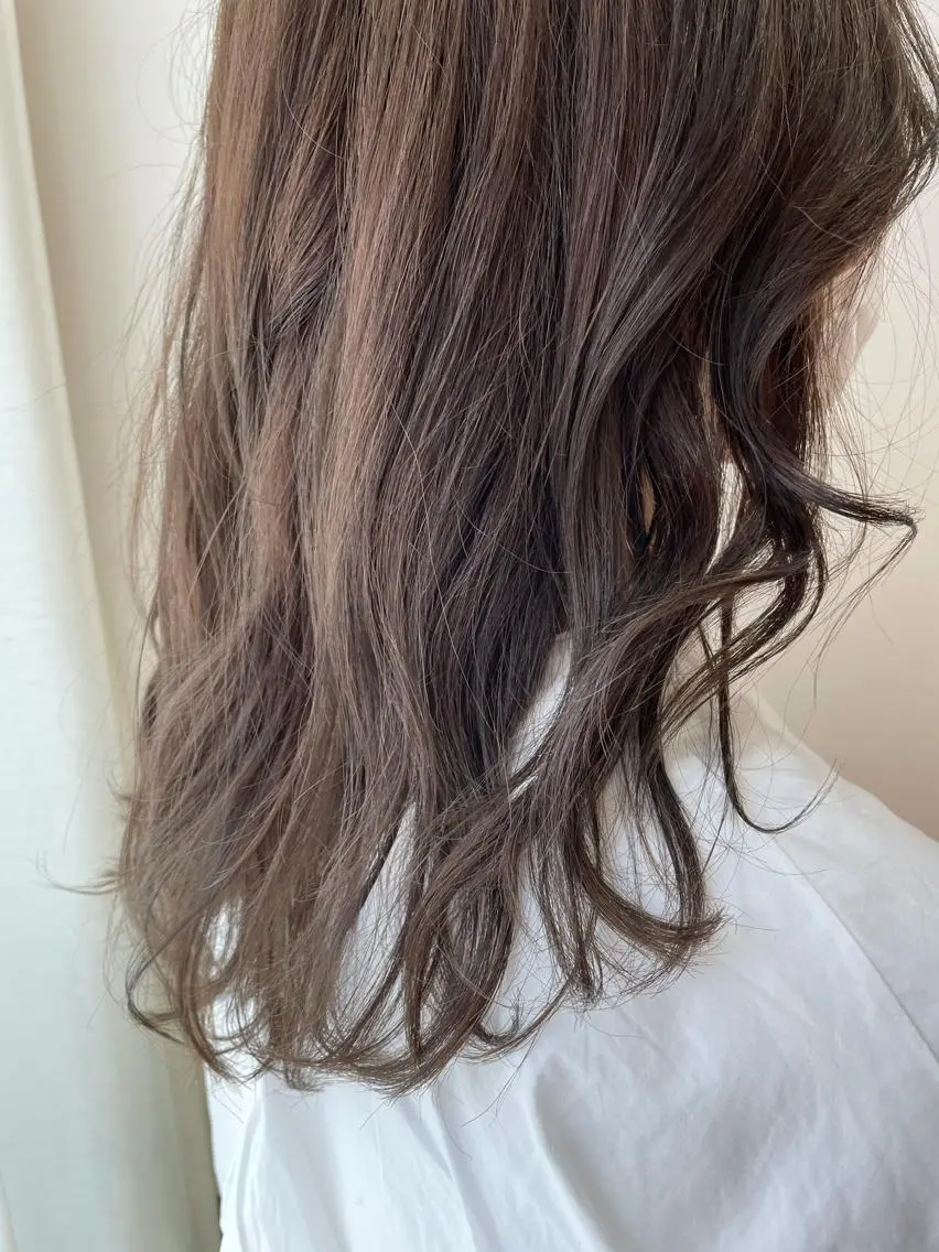 ロング 透明感カラー 🩶🩵🩷AIRIのヘアスタイル