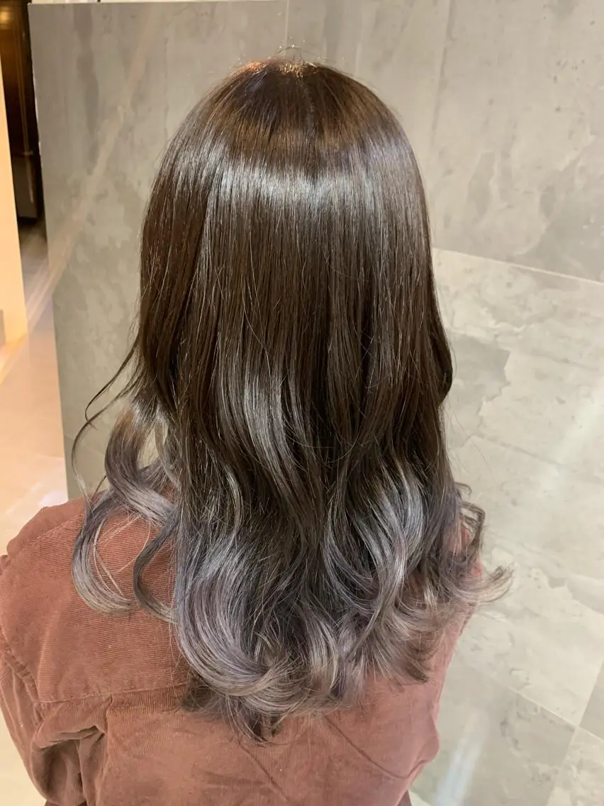 ミディアム 三好 羽美のヘアスタイル