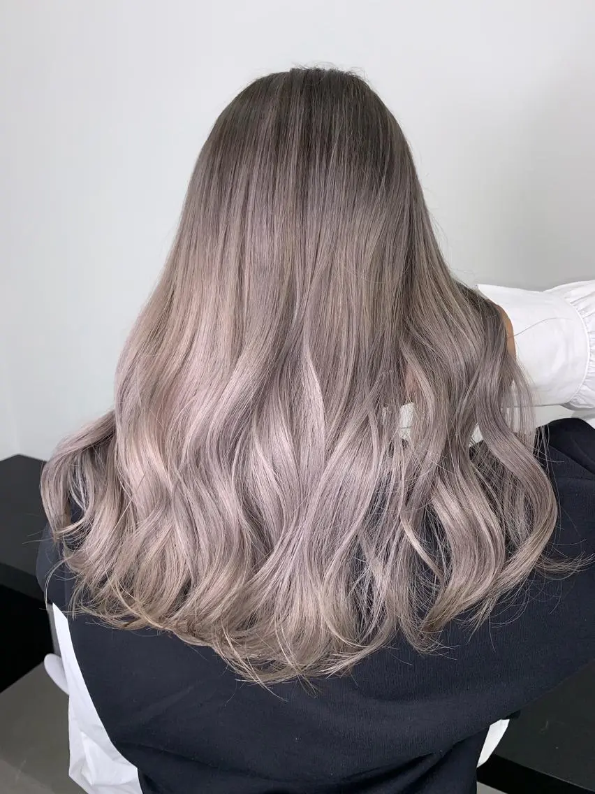 セミロング カット ヘアカラー トリートメント 山田 絵里菜のヘアスタイル