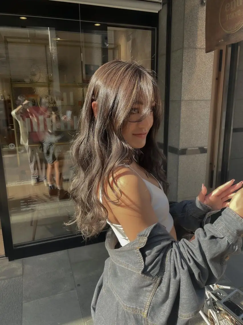 ロング カラー ベージュカラー グレージュ ハイライトカラー 顔周りカット ハイライト ARISA 学芸大学/海外ヘアのヘアスタイル