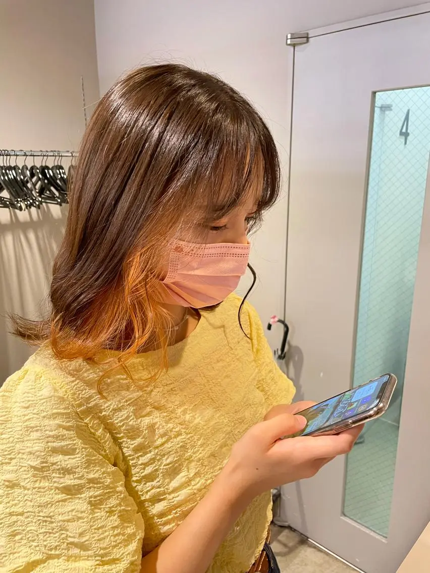 セミロング カラー 抜け感レイヤー︴ ニュアンスカラーのヘアスタイル