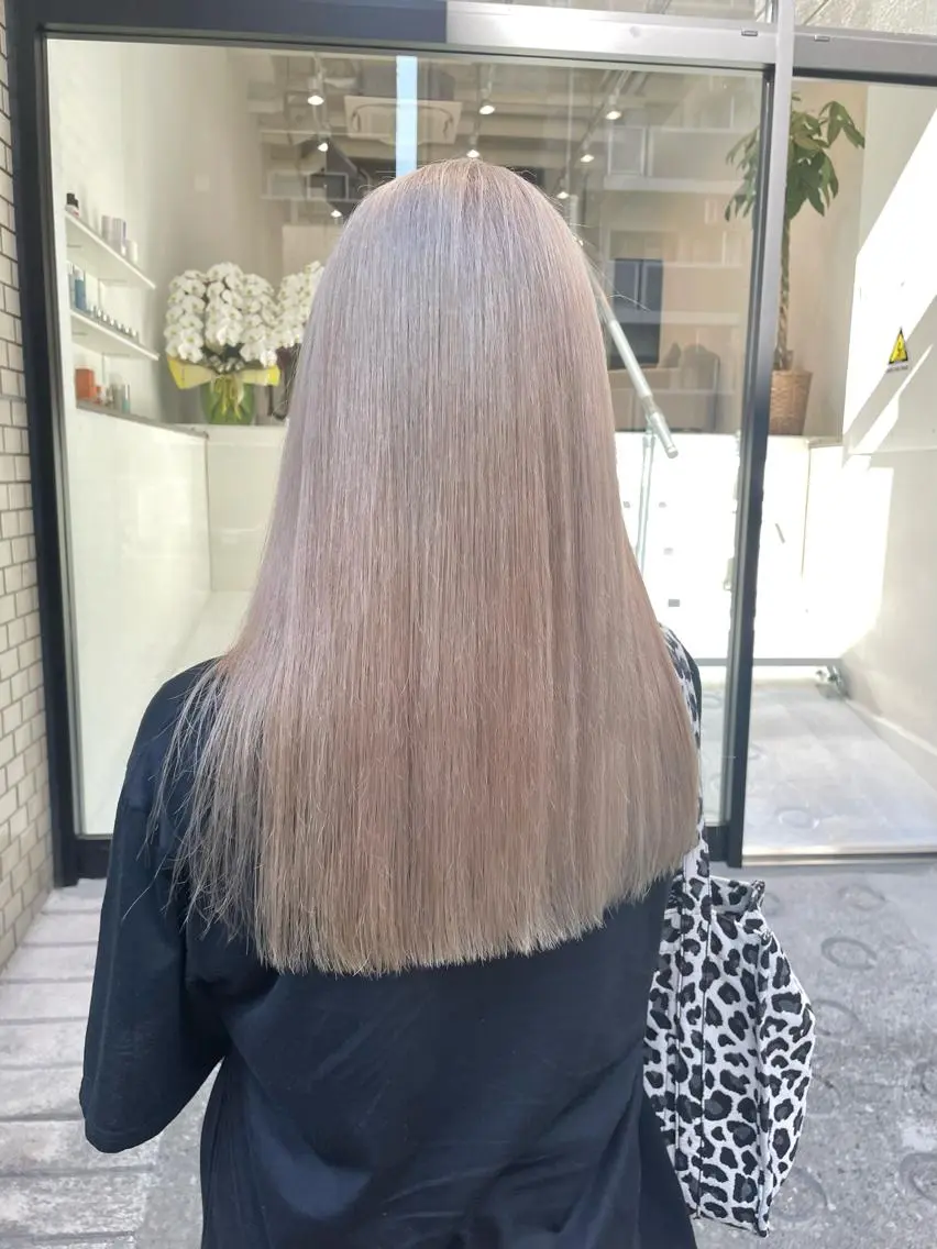 ロング カラー ベージュカラー ホワイトベージュ ✅ケアブリーチ✅ トヨオカ ノブヒデのヘアスタイル