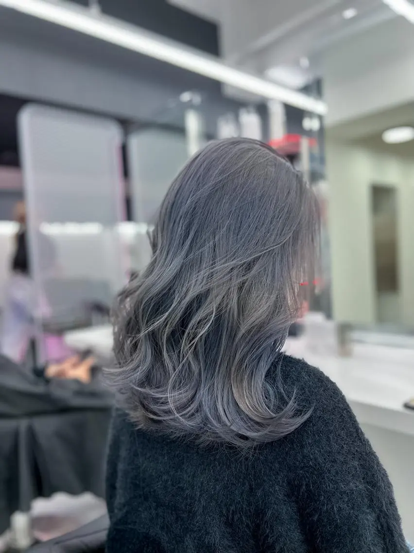 セミロング カラー ヘアアレンジ カット ヘアカラー トリートメント ヘッドスパ ヘアセット 透明感×韓流ハイ トーン🫧RYUTAのヘアスタイル