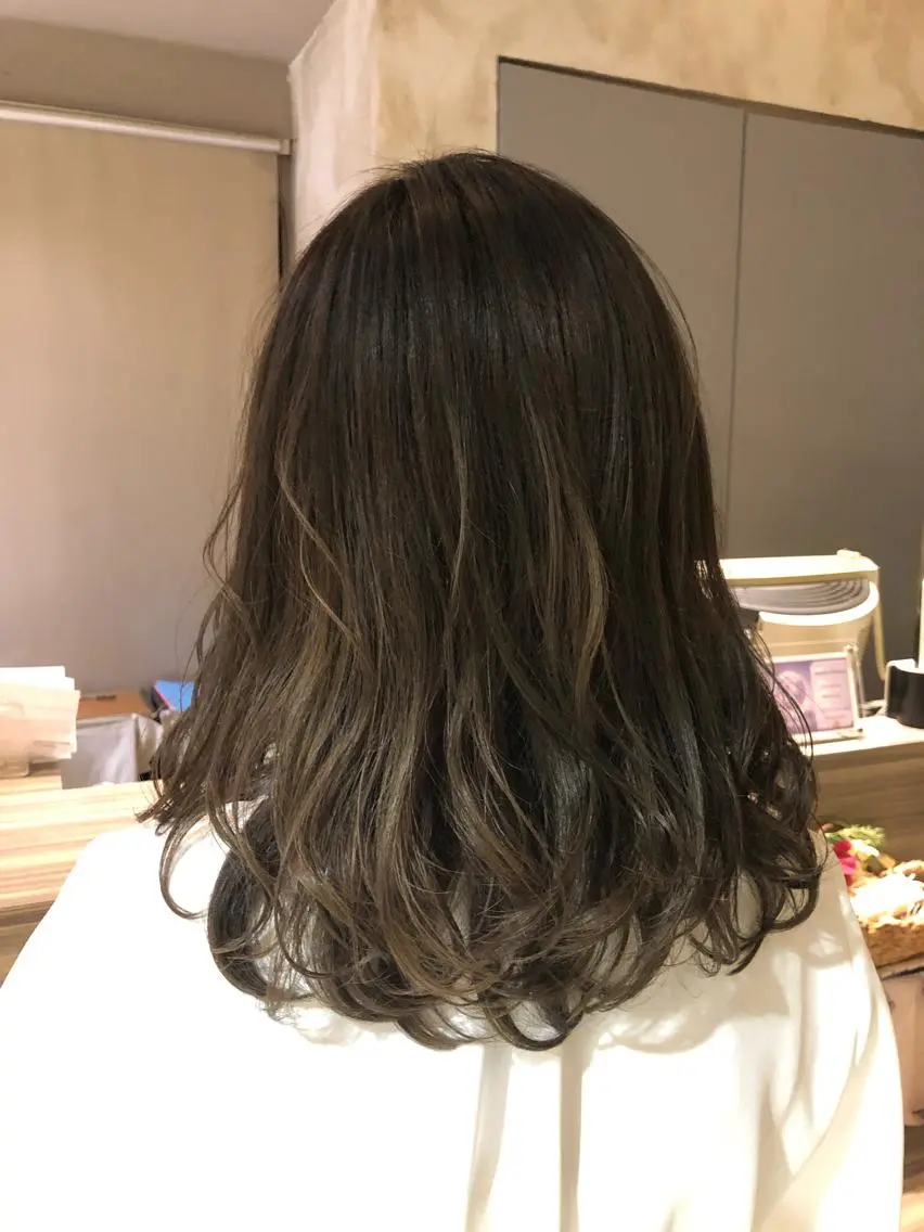 ミディアム カラー グレージュ AI 高田馬場店のヘアスタイル