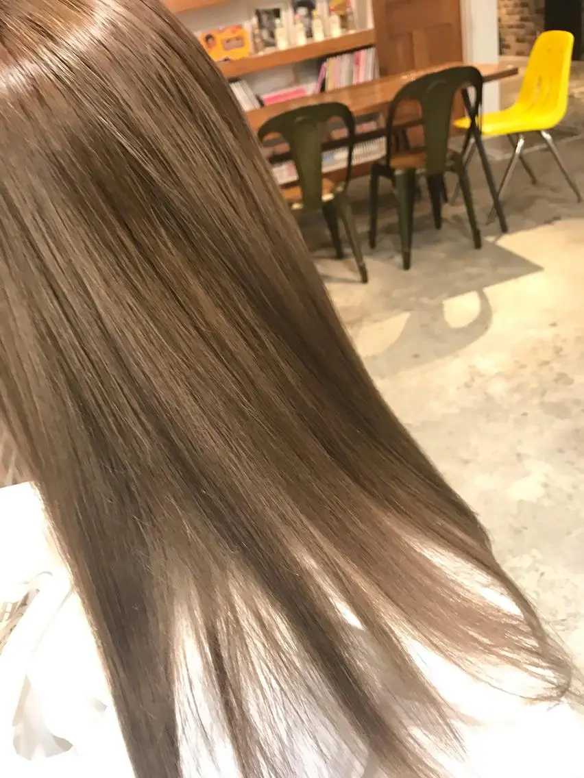 ロング カラー パーマ ヘアアレンジ メンズ キッズ ベージュカラー 透明感カラー ミルクティーベージュ Forest. -髪質改善-のヘアスタイル