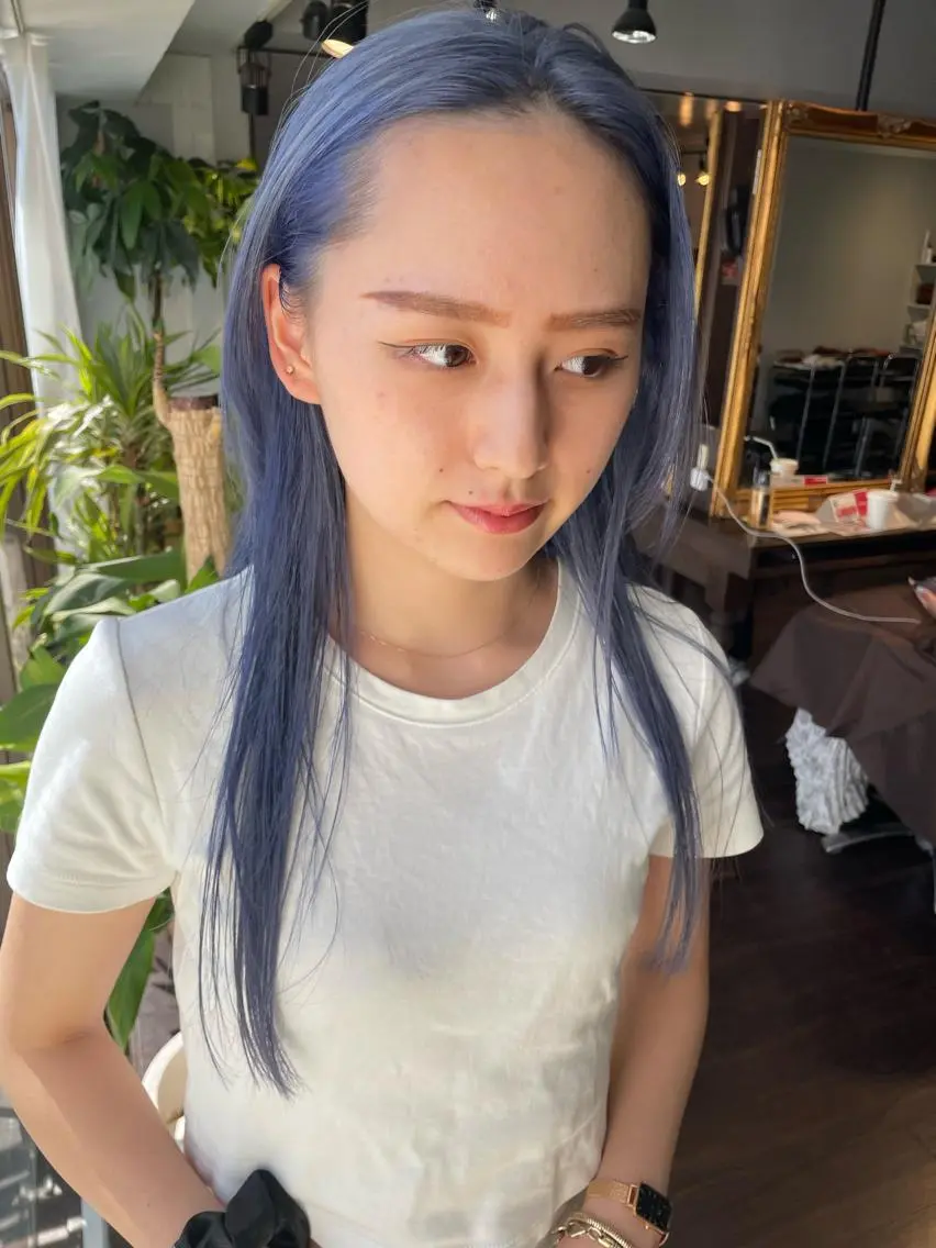 ロング カラー オカモト ミユウのヘアスタイル
