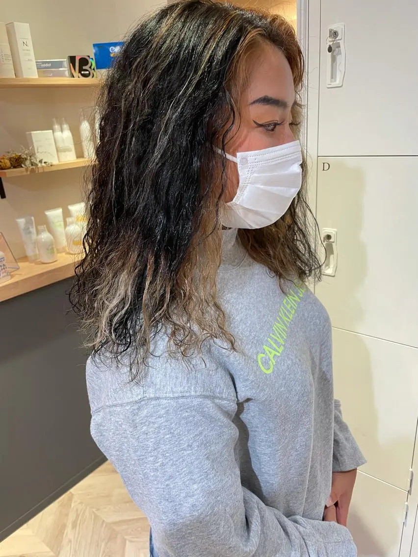 セミロング カラー akane .のヘアスタイル