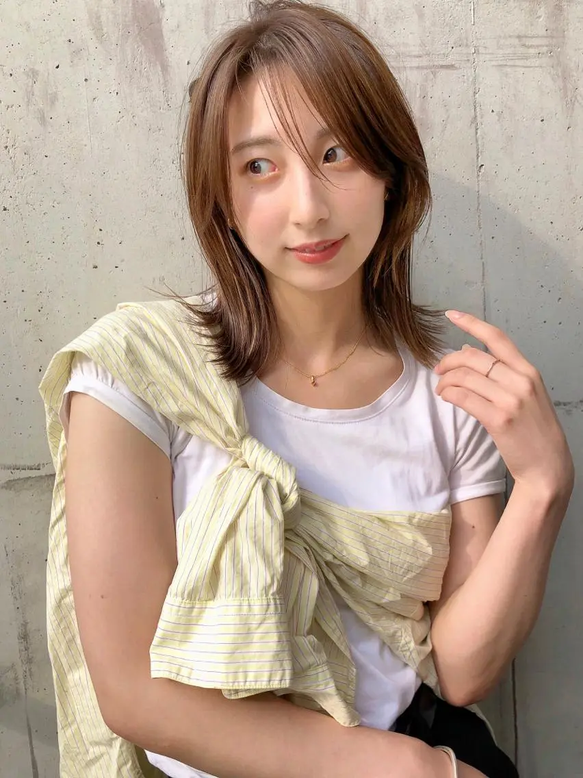 ミディアム カラー くびれヘア 顔周りカット カット ヘアカラー トリートメント トレンドヘア🌿 chinariのヘアスタイル