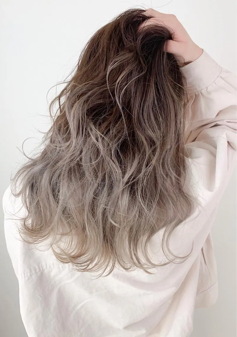 ロング カット ヘアカラー AKANE 【zina新宿】のヘアスタイル