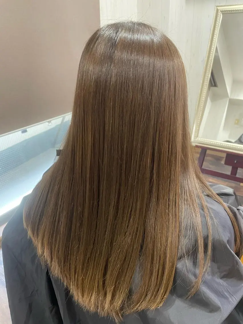 ロング カラー ベージュカラー ミルクティーベージュ ヘアカラー トリートメント 西川 敏夫のヘアスタイル