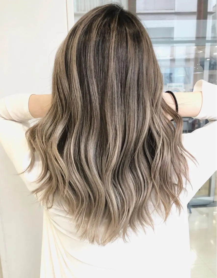 セミロング カラー タナカ タクヤのヘアスタイル