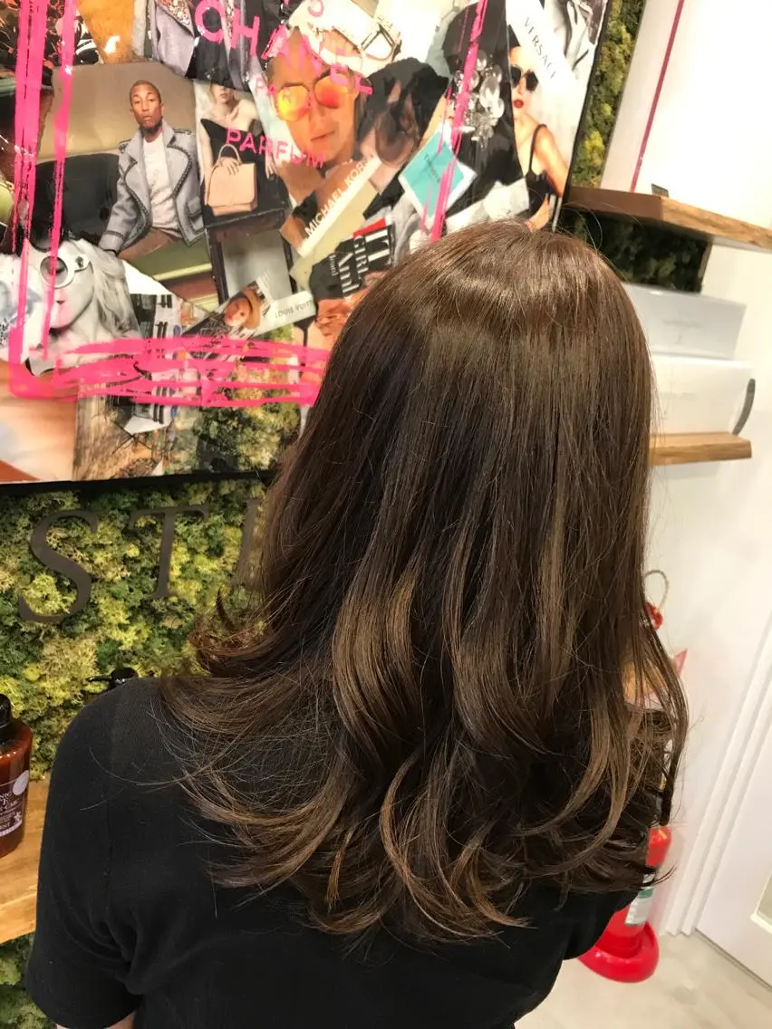 セミロング カラー ヘアアレンジ オレンジ shi hoのヘアスタイル