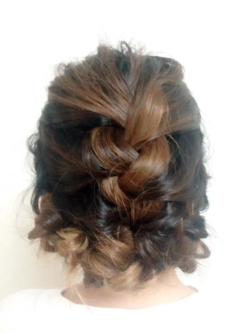 セミロング ロング ヘアアレンジ 鍵山 千秋のヘアスタイル