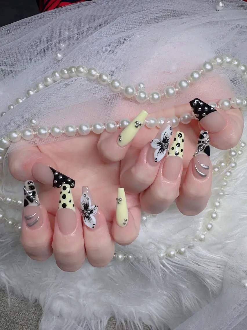 ネイル チークネイル フレンチネイル キラキラネイル 韓国ネイル マグネットネイル ハンドネイル H.baby Nail Salonのネイルデザイン