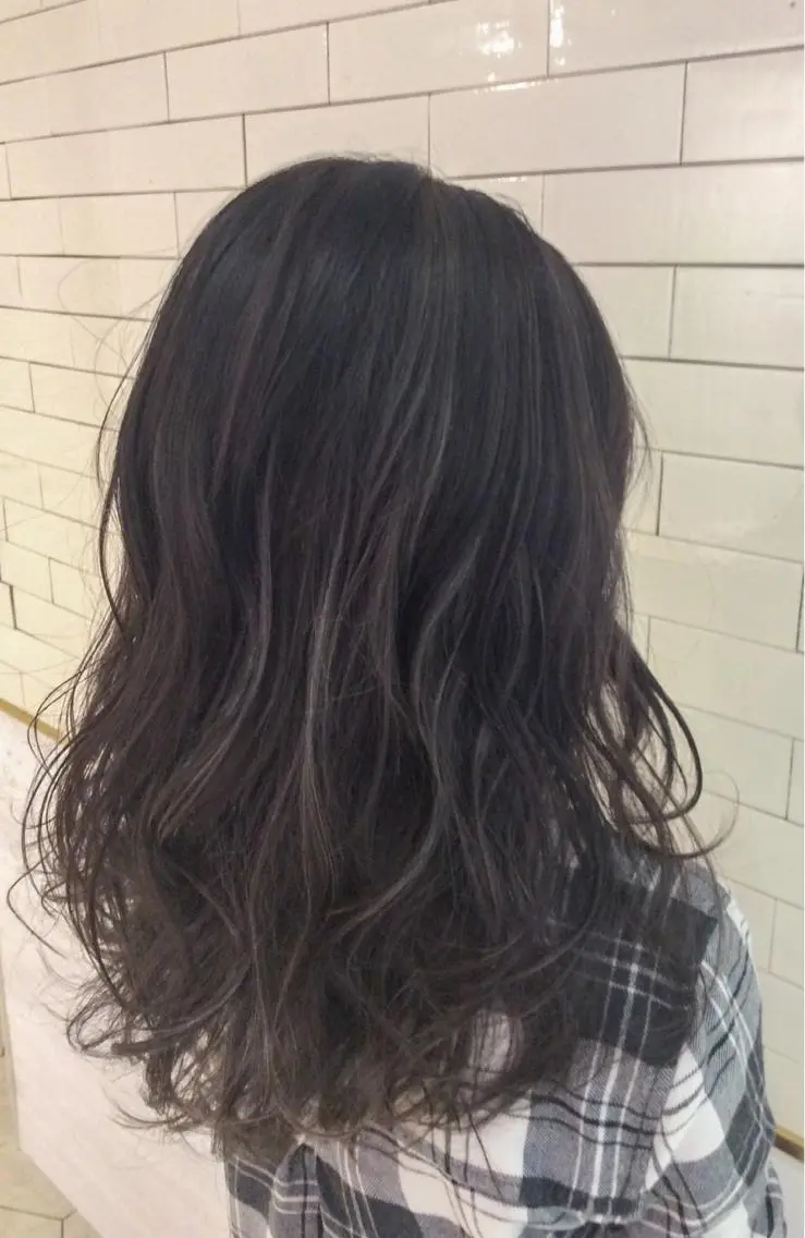 ミディアム カラー アッシュ グレージュ ハイライトカラー ハイライト レイヤーカット× 髪質改善たもりのヘアスタイル