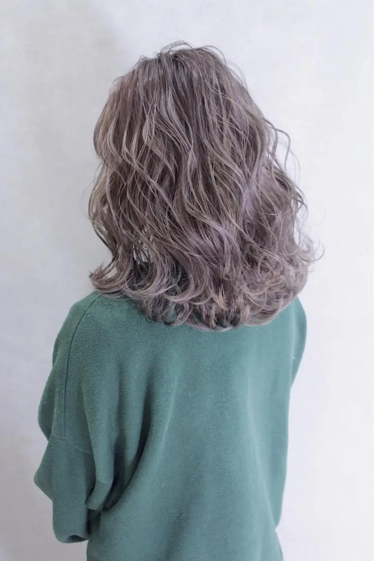 ミディアム カラー ヘアアレンジ lani ブリーチ /ダブルカラーのヘアスタイル