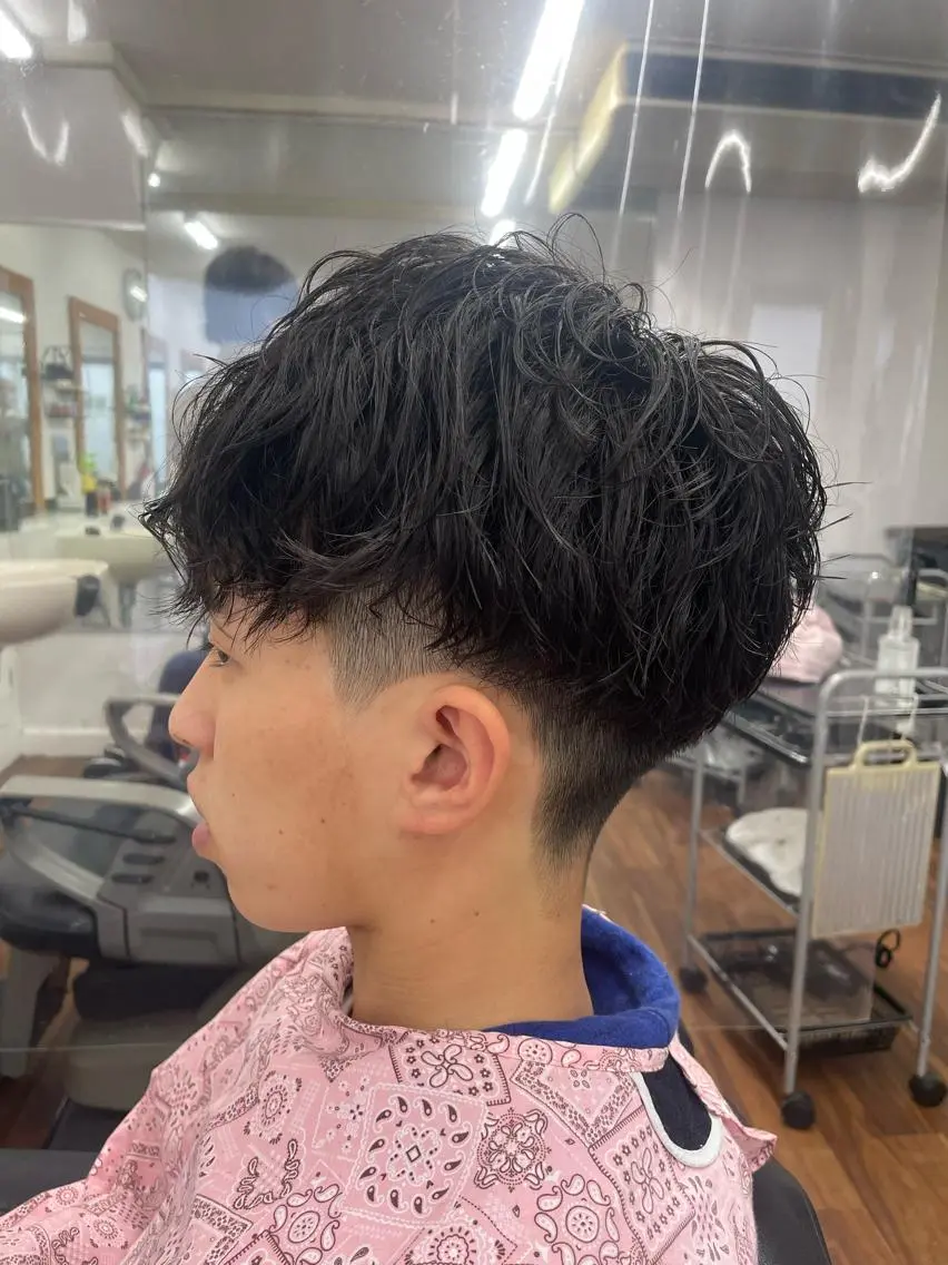 ショート パーマ ヘアアレンジ メンズ メンズパーマ ツーブロック スパイラルパーマ 本橋 琴実のヘアスタイル