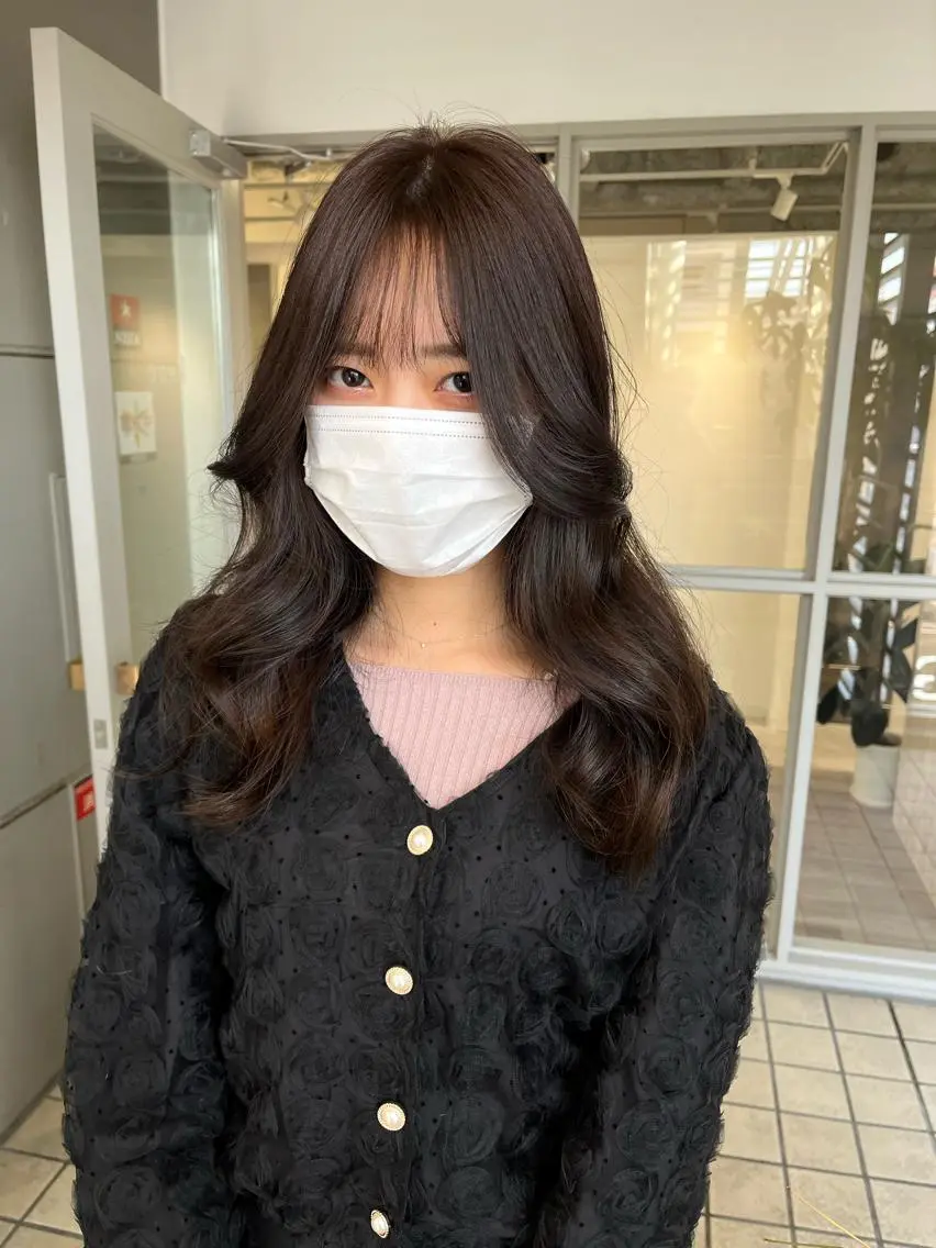セミロング カラー ヘアアレンジ 🫧umu.🫧韓国 /レイヤーカットのヘアスタイル
