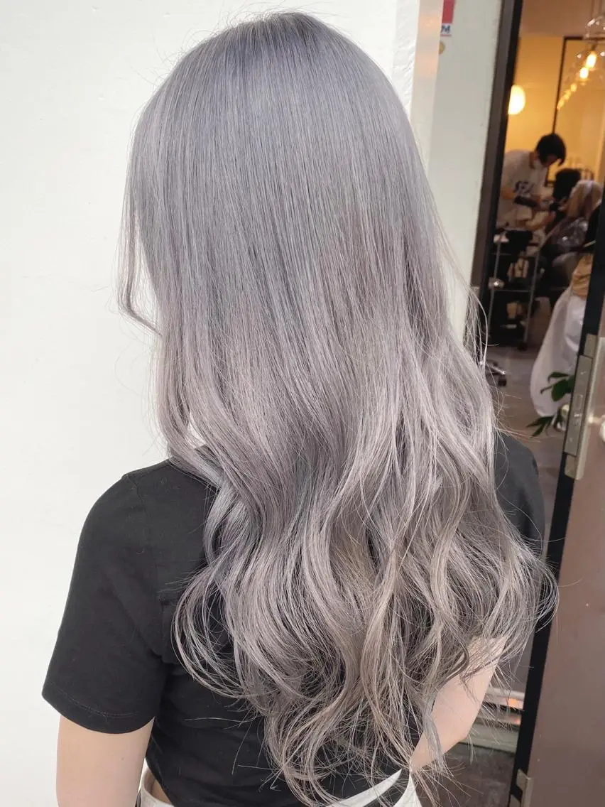ロング ネイル マツエク・マツパ ホワイト ヘアカラー 艶ピンク*ヘアセット 🌙shioriのヘアスタイル