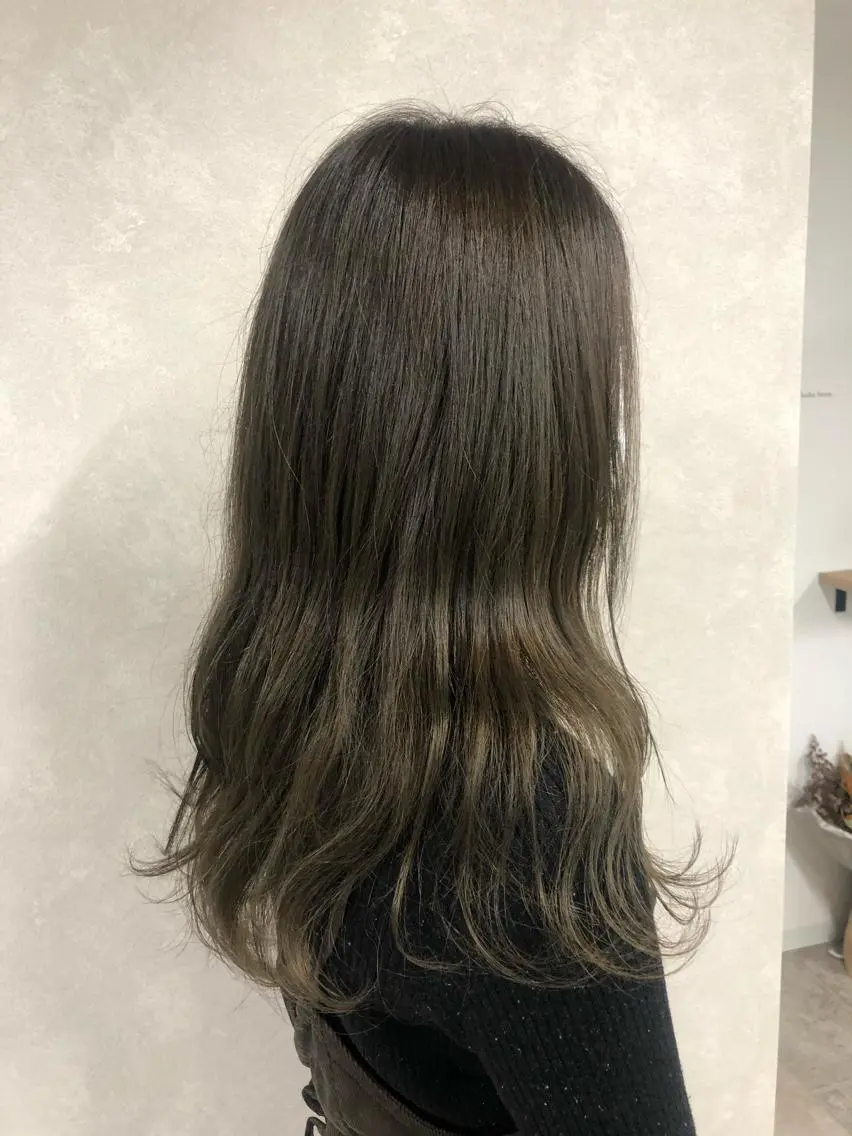 ロング カラー ベージュカラー オリーブベージュ レイヤーカット ロング ローレイヤー 筑紫通り沿い | eNeのマツエク・マツパデザイン