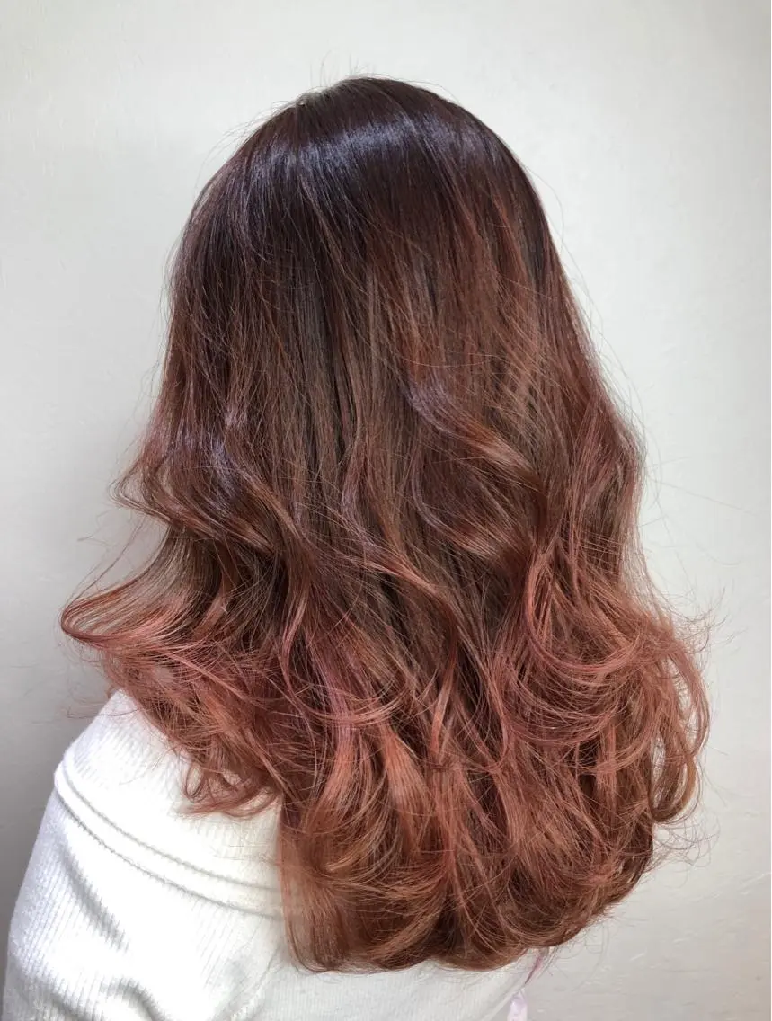セミロング カラー サワタ ミサのヘアスタイル