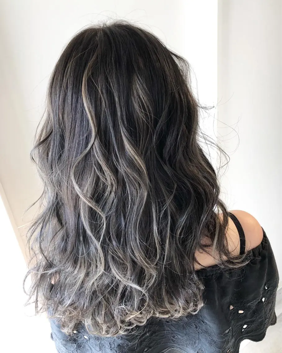 セミロング カラー グレージュ ハイライトカラー 3Dハイライト ハイライト カット ヘアカラー Le/a谷町 野上幹太のヘアスタイル