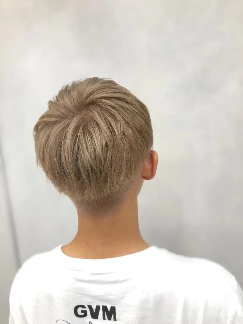 ショート カラー メンズ ハイトーン×レイヤー /遠藤将太のヘアスタイル