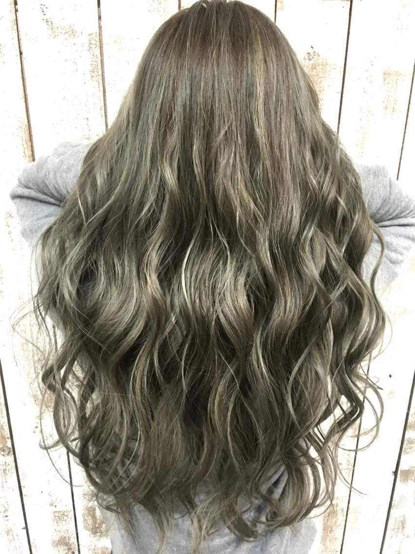 ロング カラー ハイライトカラー 3Dハイライト ハイライト ヘアカラー トリートメント 井上 一平のヘアスタイル