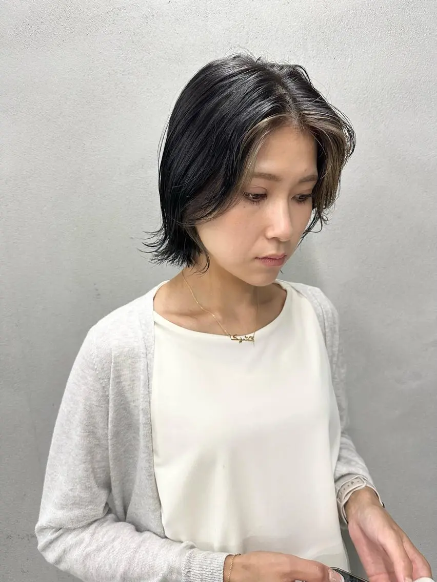 ショート カラー パーマ ヘアアレンジ キッズ ネイル マツエク・マツパ アイブロウ グレージュ ホワイト #tag 稗田綾加のヘアスタイル