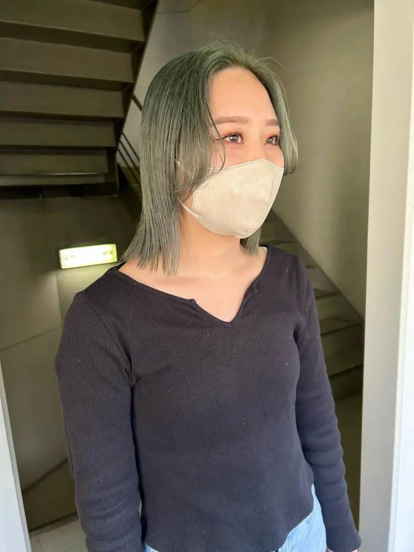 ミディアム カラー パーマ ヘアアレンジ デザインカラー/ボブ ブリーチカラー/ユリのヘアスタイル