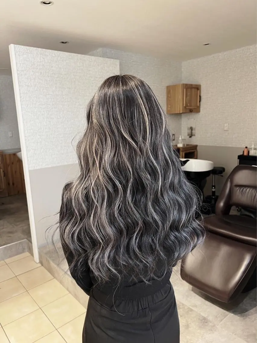 ロング カラー ダークグレー ダークグレージュ グレージュ ハイライトカラー ハイライト ヘアカラー トリートメント 指名数No.1 /NAOYAのヘアスタイル