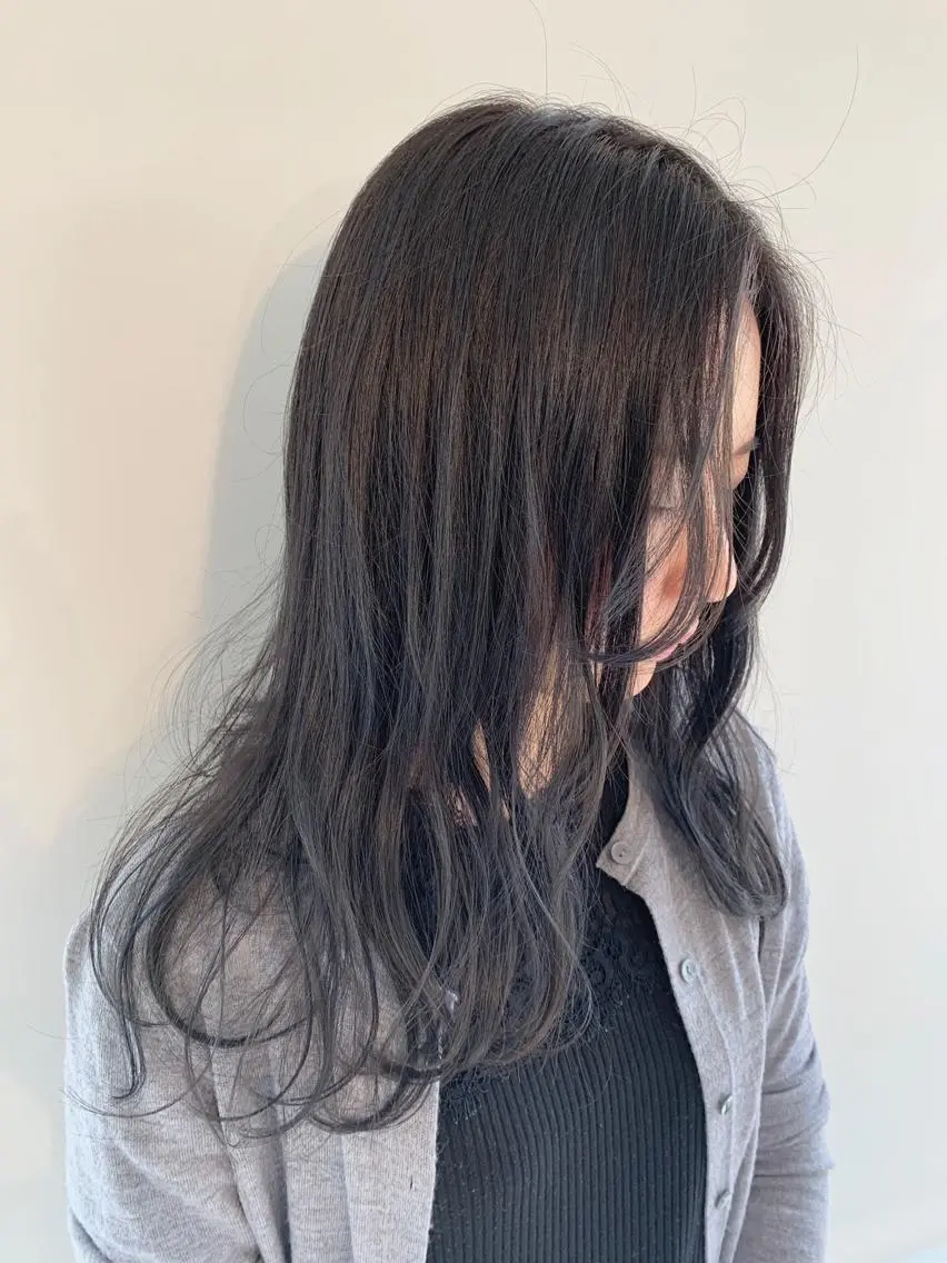 ロング カラー パーマ ヘアアレンジ ブルーカラー ブルーグレー ブルーグレージュ グレージュ ロング 加藤 綾華のヘアスタイル